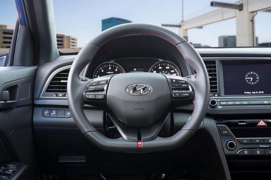 Панель приборов Hyundai Elantra Sport 2016 года  (NA) (фото 21 из 41)